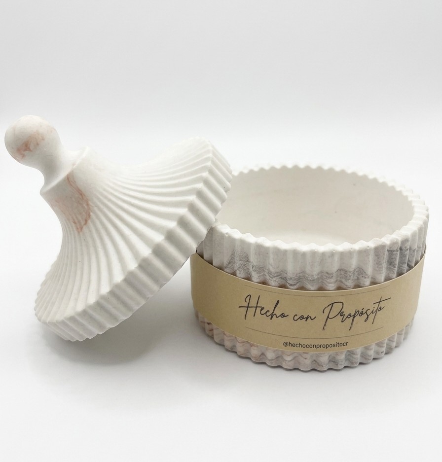 Joyero minimalista veta negra abierto